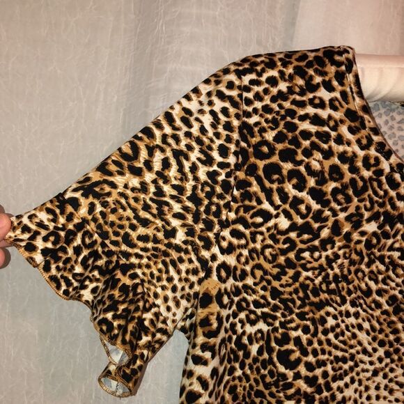 L Leopard Short Ruffle Sleeve Crewneck Top - Picture 6 of 8